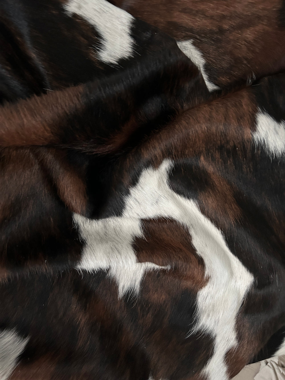 Cowhide Rug Premium DM425     202cm x 170m - cowhiderugslondon.co.uk