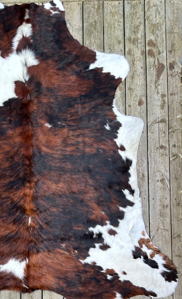 Premium Cowhide Rug DL511         232cm x 210cm