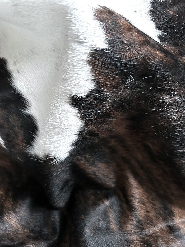 Cowhide Rug Premium L492 Size (2.25m x 1.65m) - cowhiderugslondon.co.uk